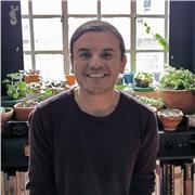 Filósofo egresado de la Universidad Nacional. Enseño teoría de la argumentación y la retórica, lectoescritura, propedéutica a la lógica y las ciencias